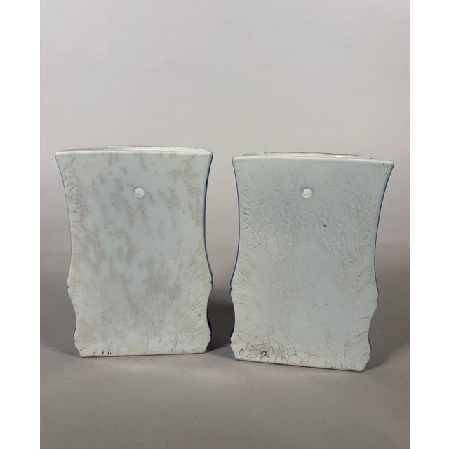 Pair of monochrome blue porcelain wall vases - China, Qing Dynasty, 19th century For Sale - Image 4 of 4