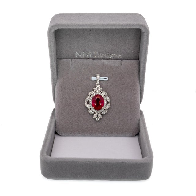 Modern 5.4cts Madagascar Ruby Pendant With Natural Diamonds Accents: Solid 14k Gold For Sale - Image 3 of 9