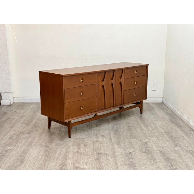 Mid-Century Modern Brasilia Mid Century Modern Dresser For Sale - Image 3 of 12