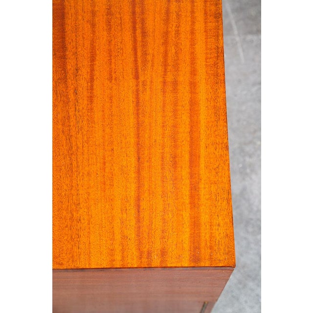 Brown Mid Century Modern Credenza Stereo Console Cabinet Audio Rolling Vintage Storage For Sale - Image 8 of 10
