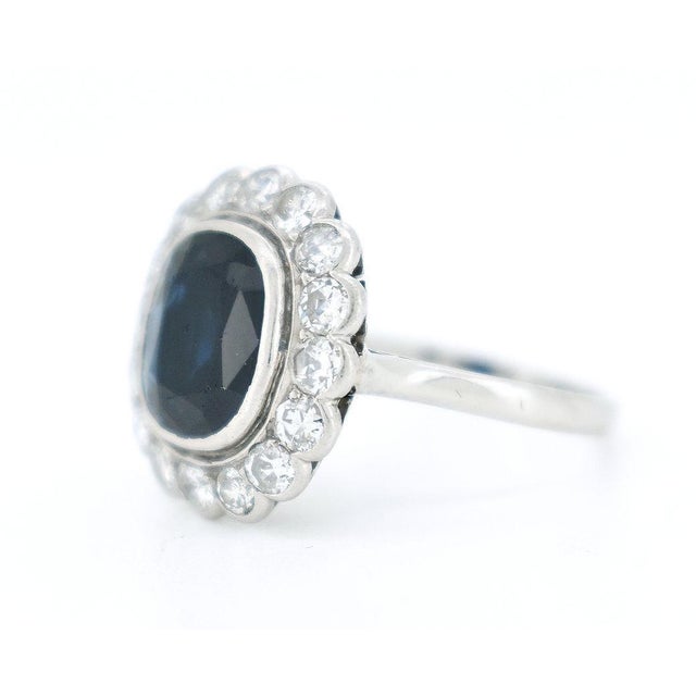 Art Deco Art Deco French 1930 Pompadour Ring, Platinum, Natural Sapphire 2,50 Ct and Diamonds, Size 7 For Sale - Image 3 of 6