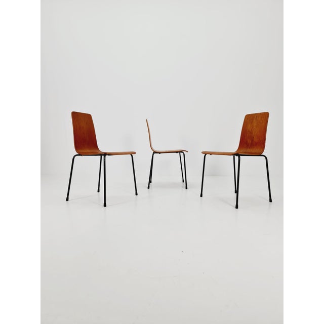 Mid century teak Chair by Friso Kramer for auping ,Holland ,1963 Made of Teak . The legs are made of Metal . Great color /...