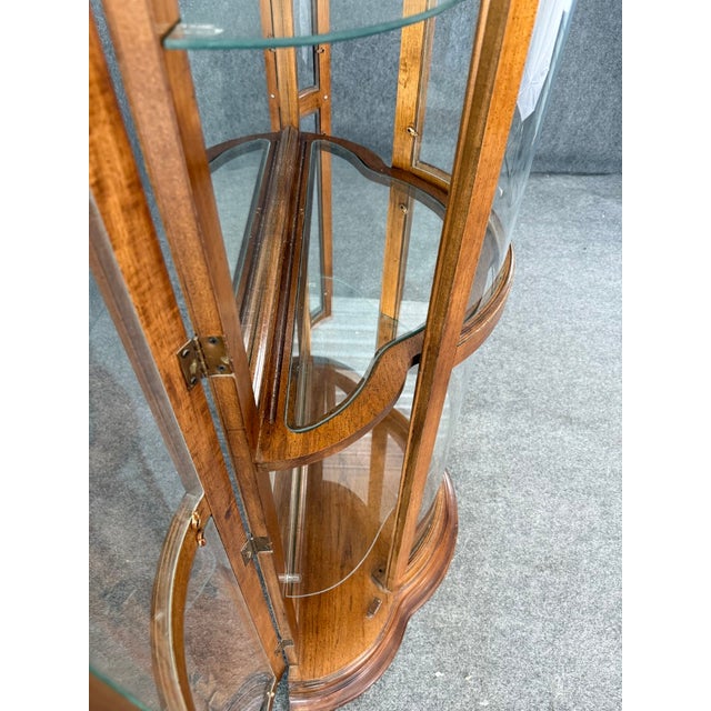Brown Late 20th Century Pulaski Furniture Co. Bombe Front Curio Cabinet For Sale - Image 8 of 14