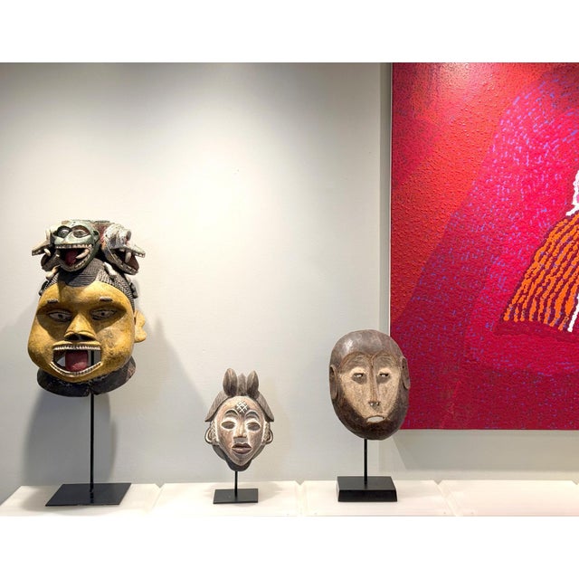 Mid 20th Century Large Wood Sculpture Yoruba Gẹ̀lẹ̀dẹ́ Helmet Mask on Display Stand For Sale - Image 9 of 16