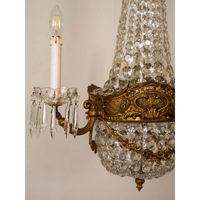 Empire-style chandelier in cut crystal, illuminated by 9 lights (3 external and 6 internal), very bright. The structure is...