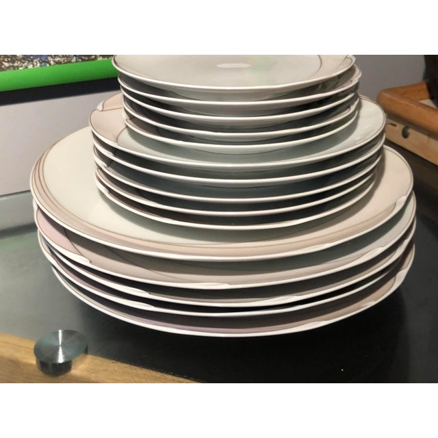 1980s 80's en Vogue for Maxim’s of Paris- Dinner, Salad, & Bread Plate, 15 PCS For Sale - Image 5 of 9