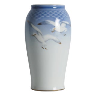 Vintage Porcelain Seagull Model 678 Vase from Bing & Gröndahl, Denmark, 1970s For Sale