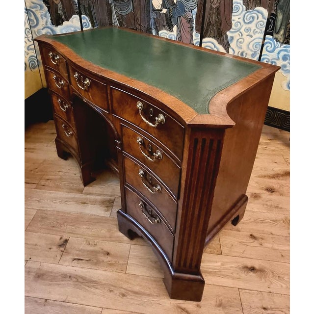 18th Century English Mahogany Serpentine Kneehole Desk, 1760s For Sale - Image 5 of 11