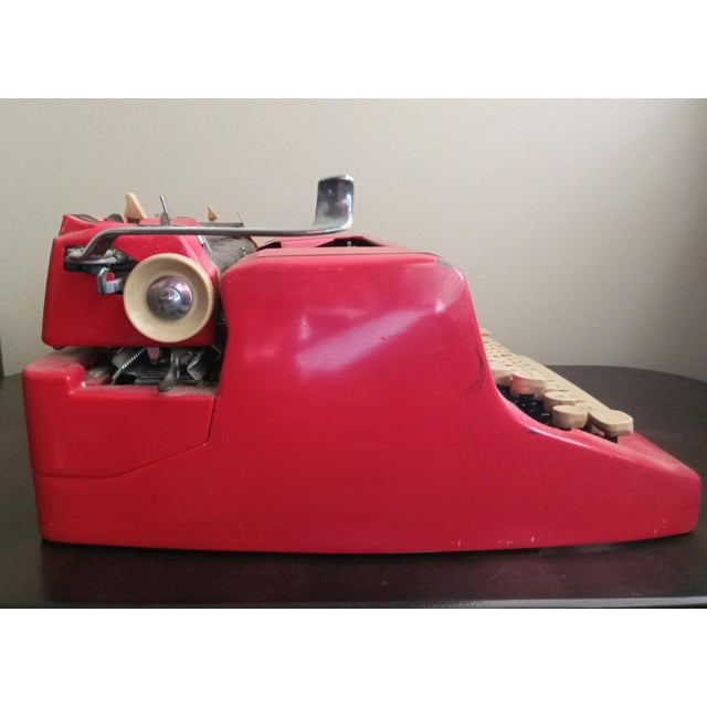 1950s 1956 Royal Quiet De Luxe Portable Typewriter For Sale - Image 5 of 9
