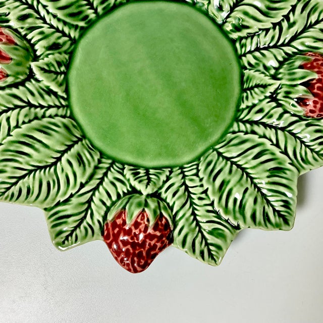 Ceramic 1990s Vintage Hollywood Regency Portuguese Mediterranean Bordallo Pinheiro Majolica Strawberry Plate For Sale - Image 7 of 9