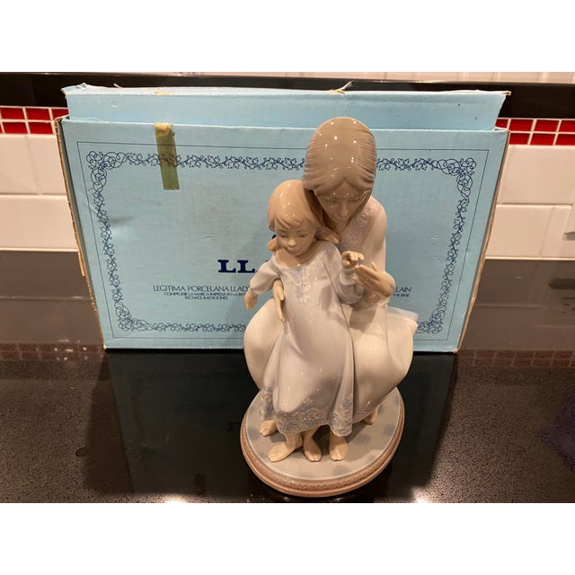 White 1980s Lladro #1527 "Tenderness" Original Box Beautiful Mother/Child Sentimental For Sale - Image 8 of 9
