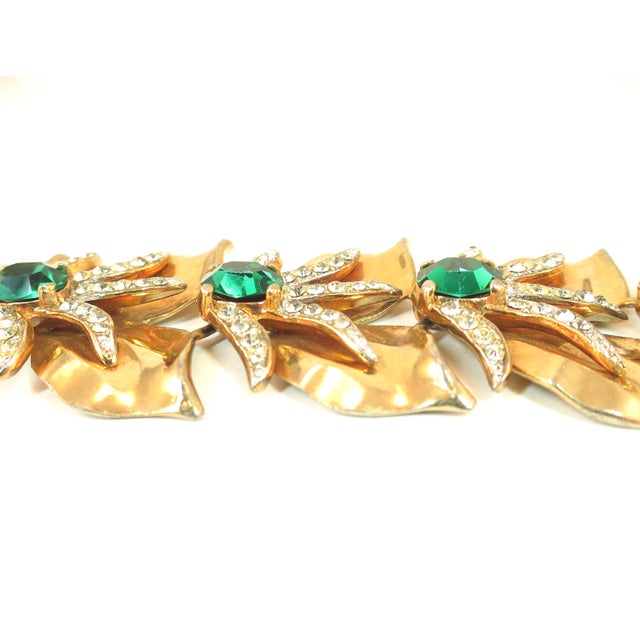 Gold Vintage 1940s Mid-Century Modern Emerald Crystal Link Bracelet For Sale - Image 8 of 11