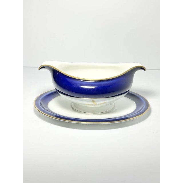 Rosenthal “Dignity” Bone China Gravy Boat 8 3/8” Good vintage condition. No chips, cracks, or fleabites. Length 8 3/8”...