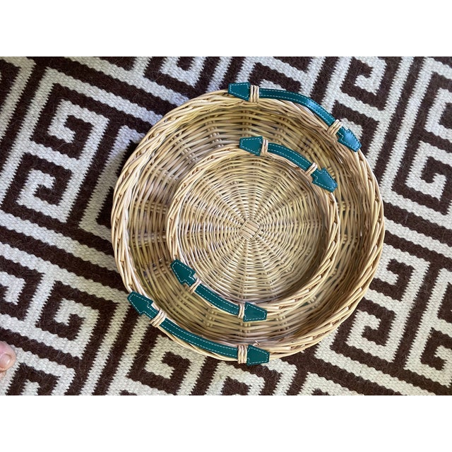 A fabulous DANS-LA-MAIN hand woven tray with inset glass panel. Expertly hand woven in Europe by award winning weavers and...