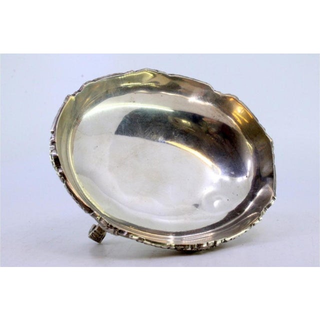 Silver Bonbonniere with Embossed Friezes 3-Flower Knob Lid and Palms Feet For Sale - Image 5 of 8