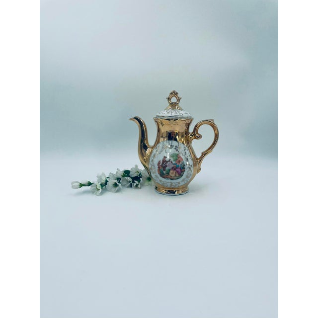 This Italian teapot is crafted from high-quality porcelain. Featuring a fitted lid, a curved spout, and a delicately...