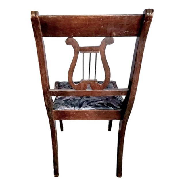 Duncan Phyfe 1940s Duncan Phyfe Style Carved Wood Lyre Back Side Chair With Upholstered Seat For Sale - Image 4 of 5