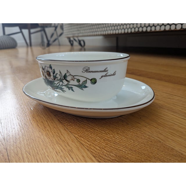 Modern Late 20th Century Villeroy & Boch Botanica Sauce Gravy Boat W/ Underplate For Sale - Image 3 of 8