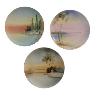 Vintage Hand Painted Meito China Japanese Wall Plates With Gold Trim - Set of 3 For Sale