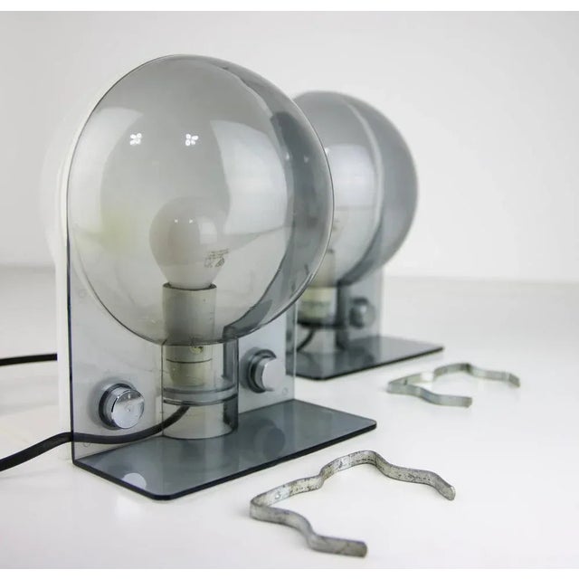 1970s Vintage Gray and White Sirio Table Lamps by Guzzini for Meblo, Set of 2 For Sale - Image 5 of 16