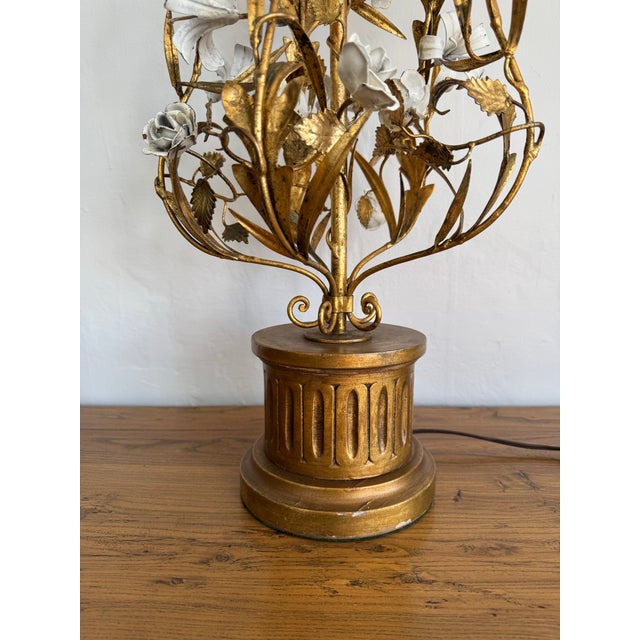 Hollywood Regency Vintage Gilt Metal Floral Lantern Table Lamp – Hollywood Regency French Style For Sale - Image 3 of 11