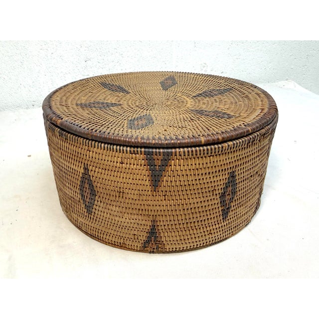 Native American Antique 19th Century Native American Pima Hand Woven Wicker Lidded Basket Indian For Sale - Image 3 of 13