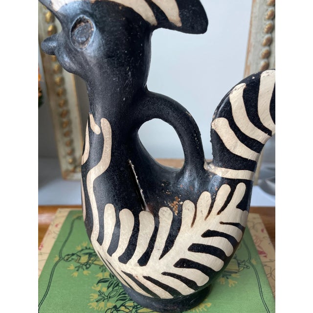 Mid‑Century Lenca Pottery Rooster Bank – Hand‑Painted Honduran Folk Art – 1940s–1960s For Sale - Image 6 of 7