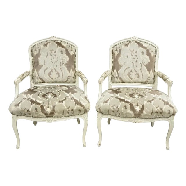 Vintage French Country Louis XV Style White Distress Painted Arm Chairs - A Pair For Sale