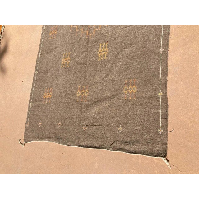 Vintage 1960s Moroccan Berber Kilim Rug, Sand and Pumpkin Orange, 4'8" × 7'9" For Sale - Image 10 of 13