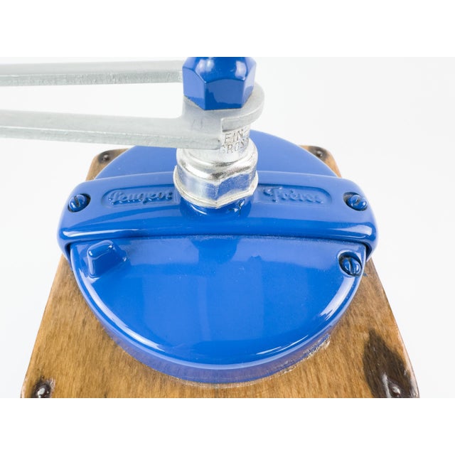 Vintage French Peugeot Frères Coffee Grinder in Cobalt Blue – Mid-20th Century For Sale - Image 11 of 13