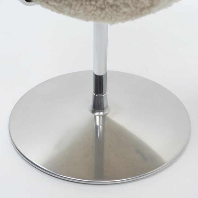 Pierre Paulin Tulip Chair for Artifort, Reupholstered in New Zealand Sheepskin Pierre Paulin was a Paris born French...