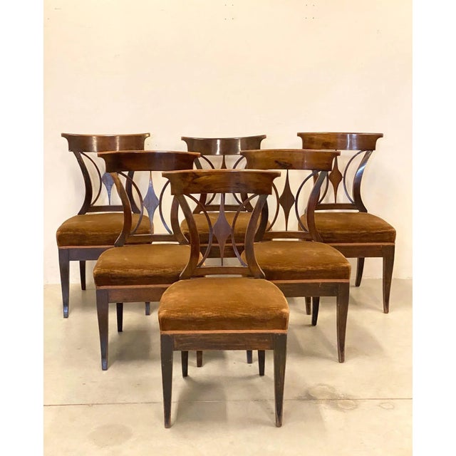 Traditional 19th Century Walnut Chairs, Set of 6 For Sale - Image 3 of 17