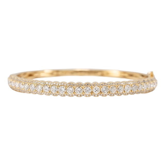 18k Yellow Gold 2.95ct Scalloped Edge Pave Set Three Row Diamond Bangle Bracelet For Sale