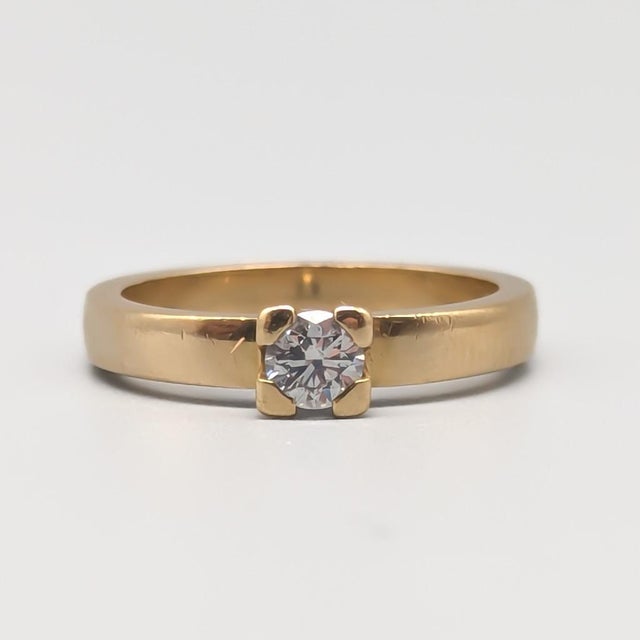 Diamond Ring in 18 Karat Gold For Sale - Image 4 of 4