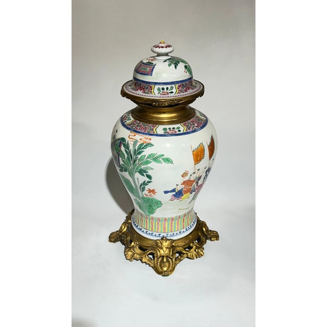 French Gilt Bronze Mounted Chinese Export Style Porcelain Vase with Cover For Sale - Image 9 of 12