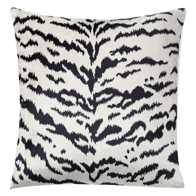 The House of Scalamandré Tigre Pillow, Off-White & Black For Sale