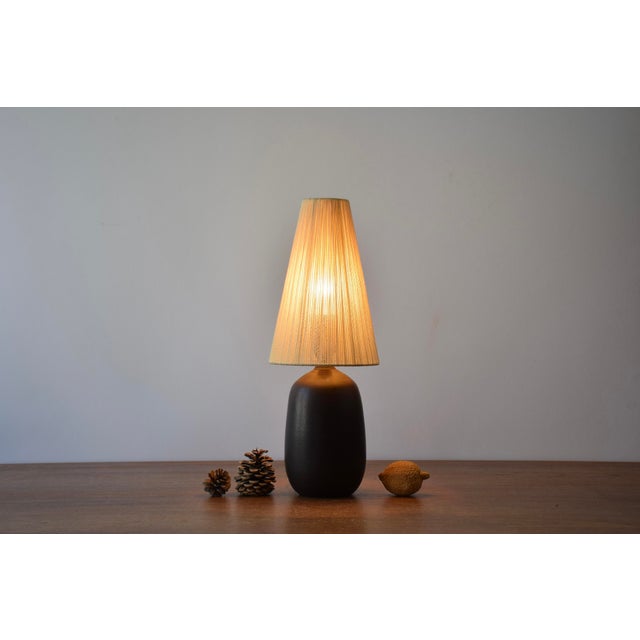 Small ceramic table lamp by Swedish designer and ceramist Agne Aronsson (1924-1990), made in his own studio in Bjärnum...