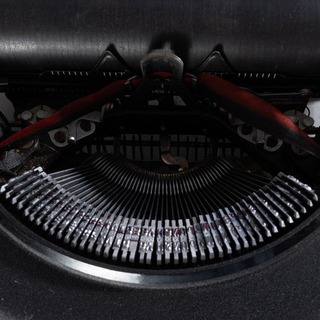 1940s Remington Deluxe Noiseless Typewriter For Sale - Image 10 of 16