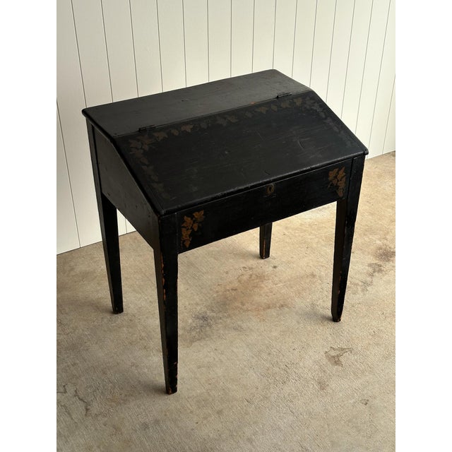Early 19th Century Antique American Folk Art Painted Slant-Front Desk For Sale In Greensboro - Image 6 of 18