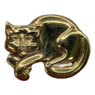 Mid-Century 14k Curled Sleeping Cat Pendant For Sale