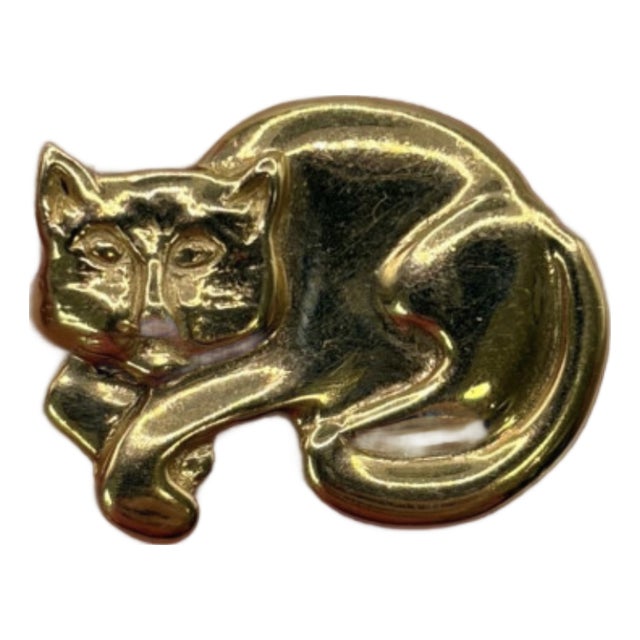 Mid-Century 14k Curled Sleeping Cat Pendant For Sale
