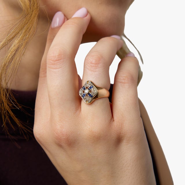 Early 20th Century Antique Diamond Sapphire 18k Rose Gold Ring, Size 6 For Sale - Image 5 of 7