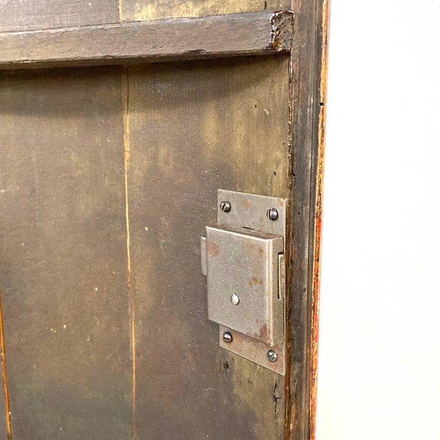 18th Century English Georgian Painted Pine Bowfront Hanging Corner Cabinet For Sale - Image 10 of 18