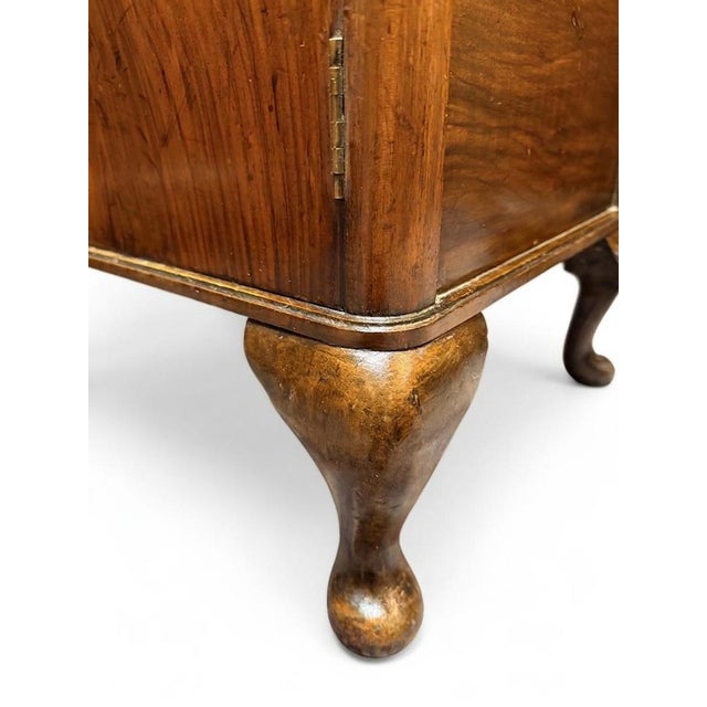 1930s Vitnage Art Deco Burr Walnut Bedside Tables, 1930s, Set of 2 For Sale - Image 5 of 6