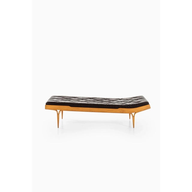 Rare daybed model Berlin designed by Bruno Mathsson. Produced by Karl Mathsson in Värnamo, Sweden. This piece is...