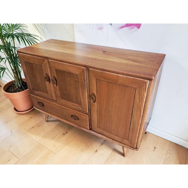 Mid-Century Modern Sideboard in Elm by Lucian Ercolani for Ercol, 1960s For Sale - Image 6 of 18