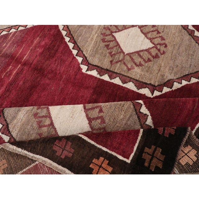 Textile Galerie Shabab Collection Mid-20th Century Turkish Anatolian Accent Carpet For Sale - Image 7 of 8