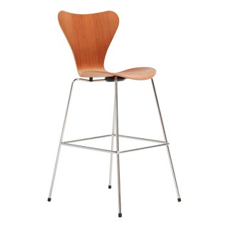 Series 7 3187 Bar Stool in Wood by Arne Jacobsen for Fritz Hansen For Sale