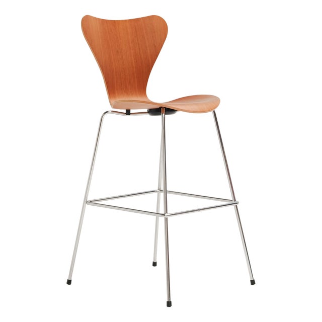 Series 7 3187 Bar Stool in Wood by Arne Jacobsen for Fritz Hansen For Sale