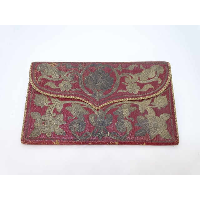 Baroque Wallet in Red Leather Embroidered with Gold Thread For Sale - Image 18 of 18